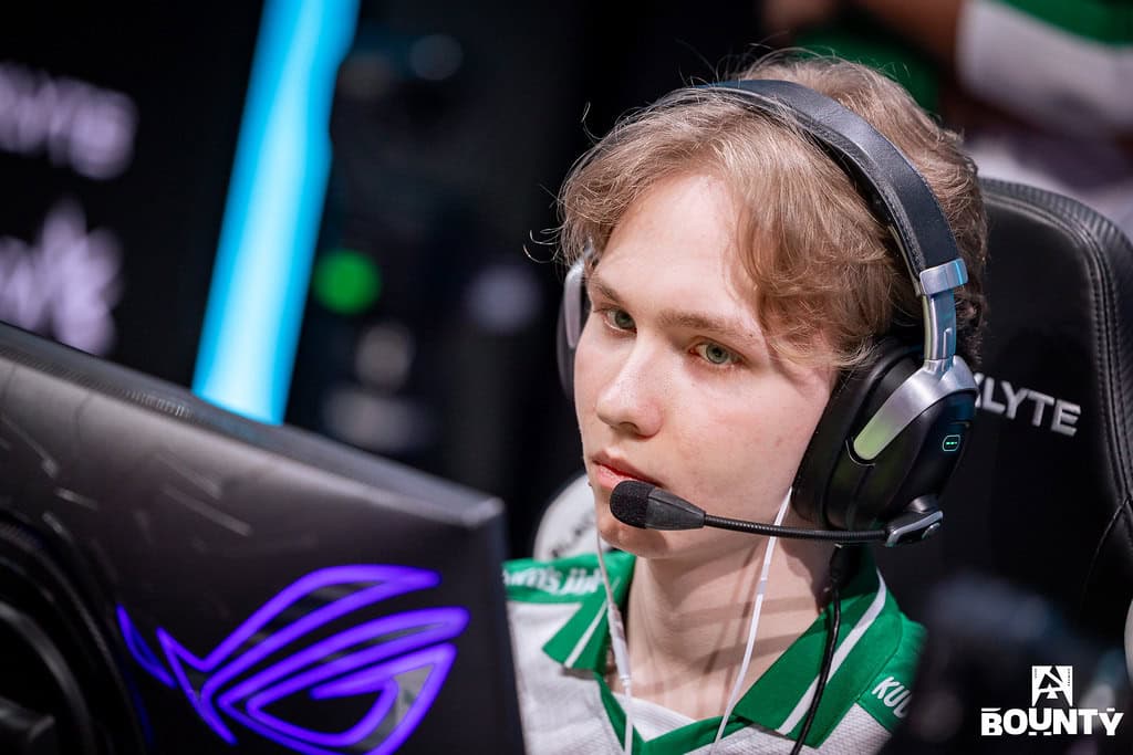 m0NESY portrait